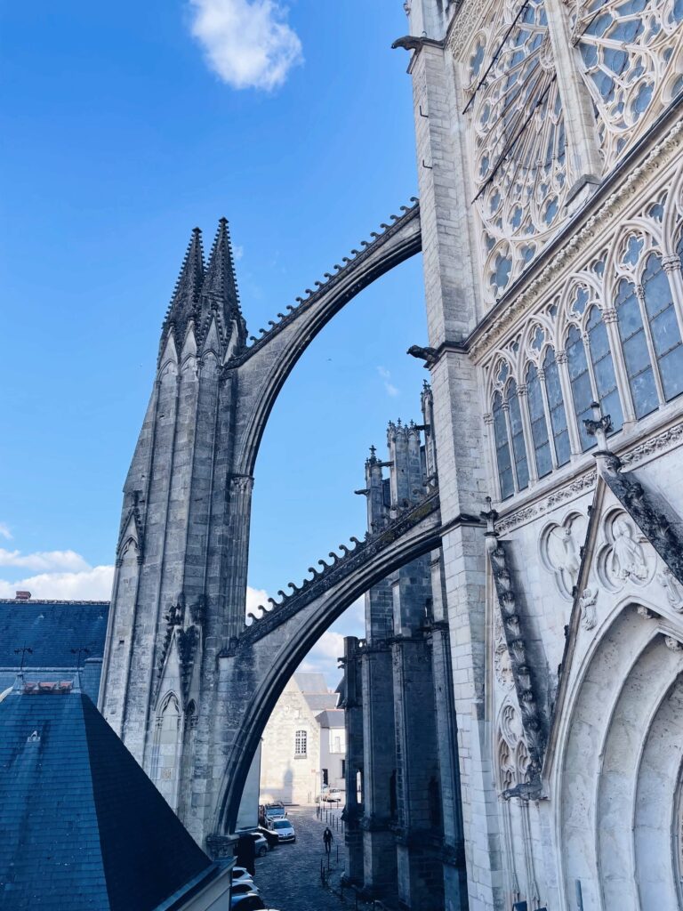 Arcades gothiques du Cloitre de Psalette