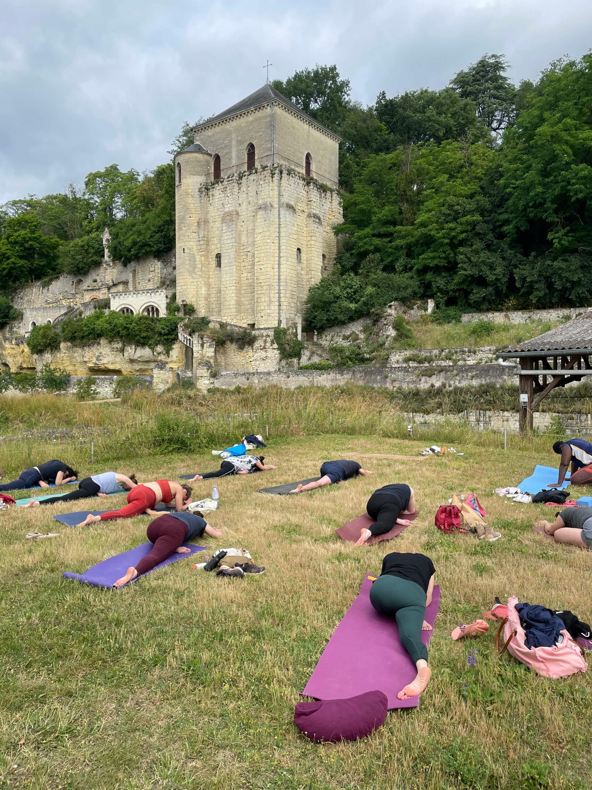 Cours yoga & patrimoine à l'abbaye marmoutier - Holi Carma yoga