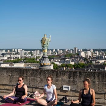 Cours de yoga en haut de la Tour Charlemagne 2025/05/29