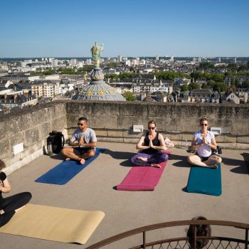 Cours de yoga en haut de la Tour Charlemagne 2025/05/29