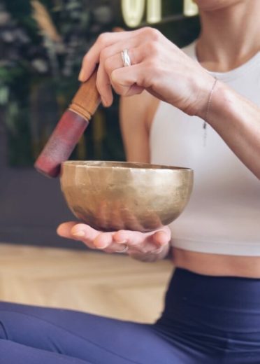 Cours de yoga hebdomadaires avec Holi Carma